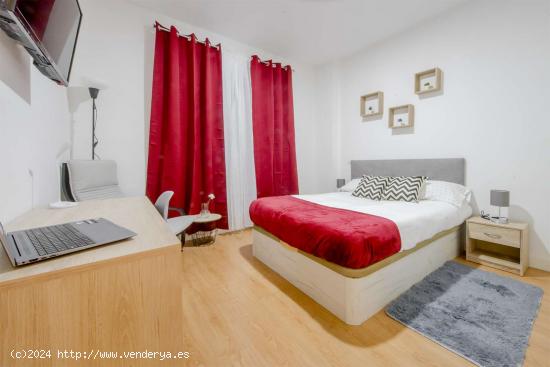  Se alquila habitación en piso compartido en Madrid - MADRID 