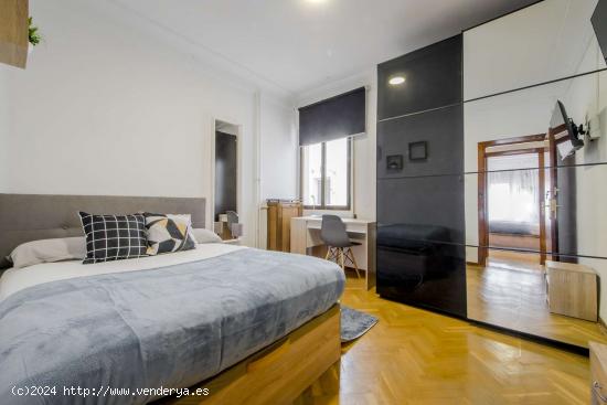  Se alquila habitación en piso compartido en Madrid - MADRID 