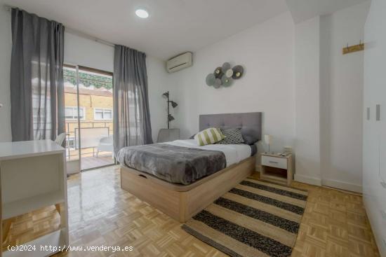  Se alquila habitación en piso compartido en Madrid - MADRID 