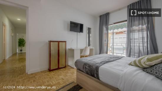 Se alquila habitación en piso compartido en Madrid - MADRID