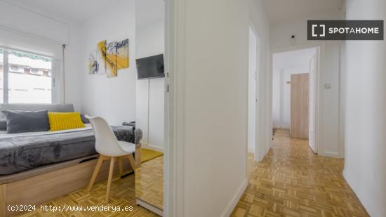 Se alquila habitación en piso compartido en Madrid - MADRID