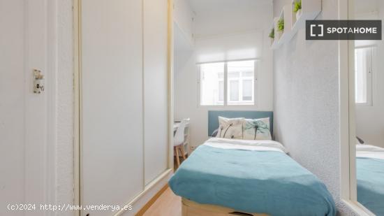 Se alquila habitación en piso compartido en Madrid - MADRID