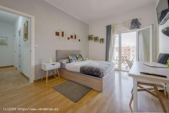  Se alquila habitación en piso compartido en Madrid - MADRID 