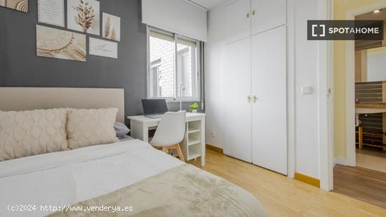 Se alquila habitación en piso compartido en Madrid - MADRID