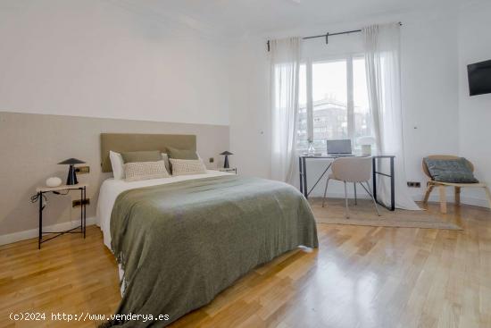  Se alquila habitación en piso compartido en Madrid - MADRID 