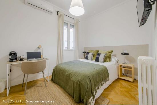  Se alquila habitación en piso compartido en Madrid - MADRID 