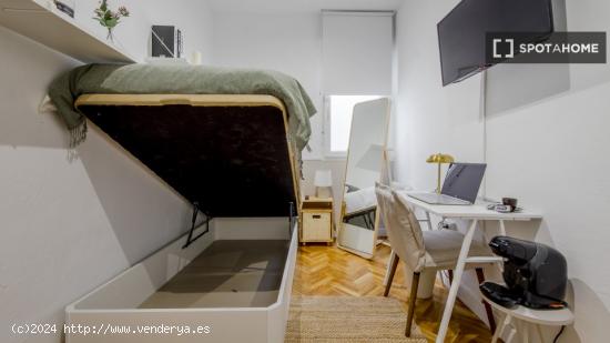 Se alquila habitación en piso compartido en Madrid - MADRID