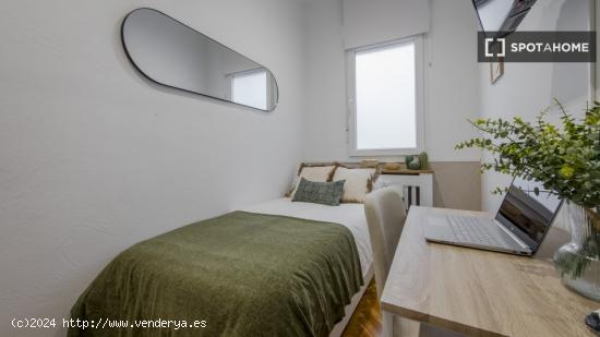 Se alquila habitación en piso compartido en Madrid - MADRID