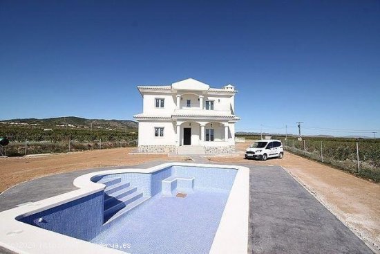 Villa en venta a estrenar en Pinoso (Alicante)