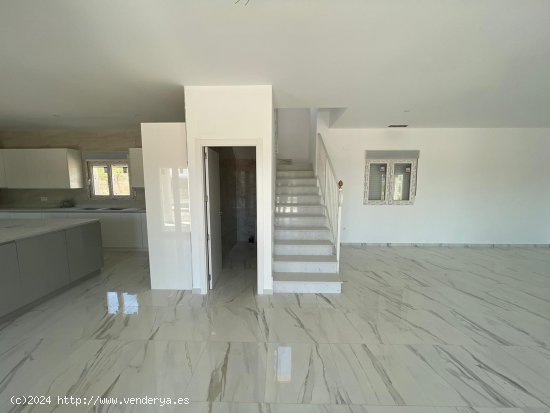 Villa en venta a estrenar en Pinoso (Alicante)