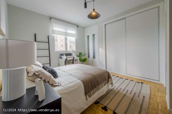  Se alquila habitación en piso compartido en Madrid - MADRID 