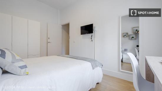 Se alquila habitación en piso compartido en Madrid - MADRID