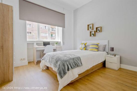  Se alquila habitación en piso compartido en Madrid - MADRID 