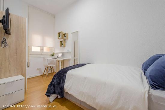  Se alquila habitación en piso compartido en Madrid - MADRID 