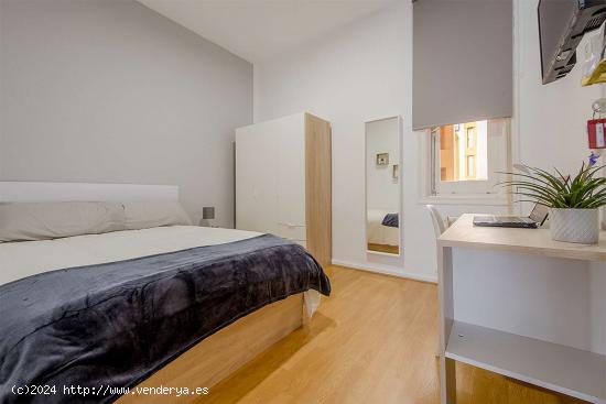  Se alquila habitación en piso compartido en Madrid - MADRID 