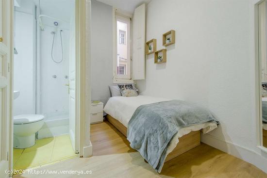  Se alquila habitación en piso compartido en Madrid - MADRID 