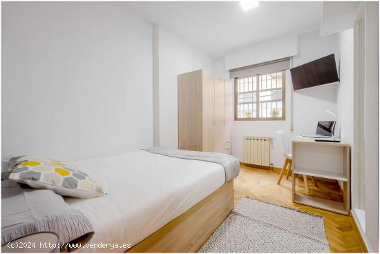  Se alquila habitación en piso compartido en Madrid - MADRID 