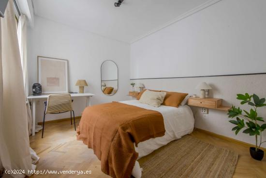  Se alquila habitación en piso compartido en Madrid - MADRID 