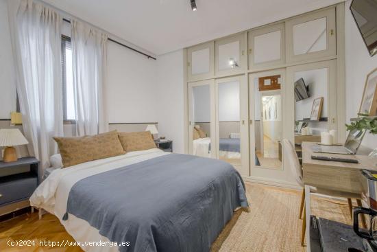  Se alquila habitación en piso compartido en Madrid - MADRID 