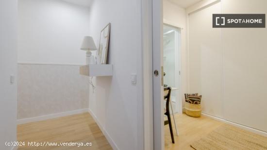 Se alquila habitación en piso compartido en Madrid - MADRID