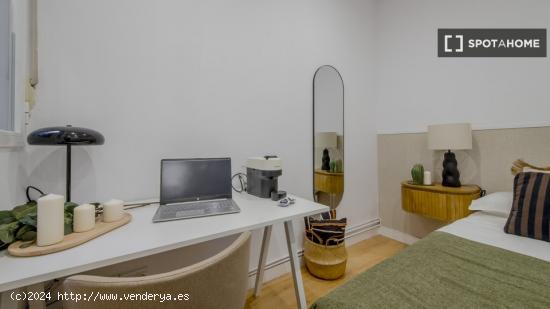 Se alquila habitación en piso compartido en Madrid - MADRID