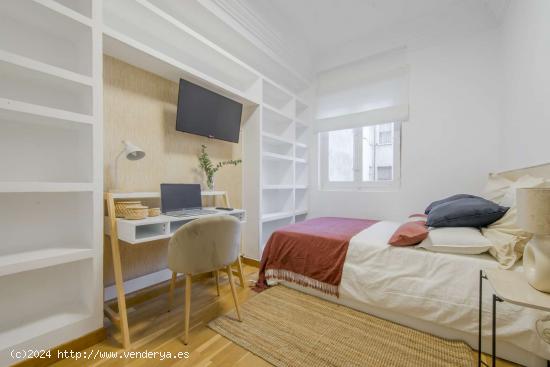  Se alquila habitación en piso compartido en Madrid - MADRID 