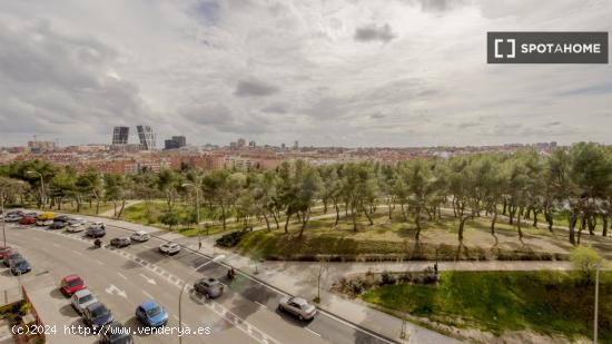 Se alquila habitación en piso compartido en Madrid - MADRID