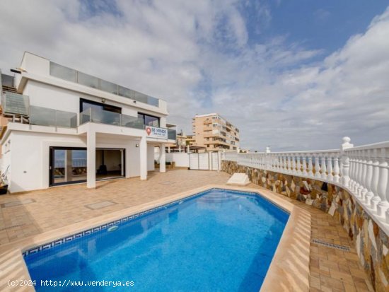 Villa en venta en Torrevieja (Alicante)