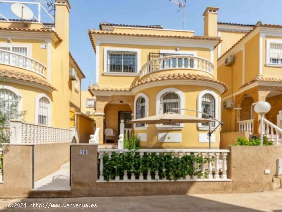 Villa en venta en Orihuela (Alicante)