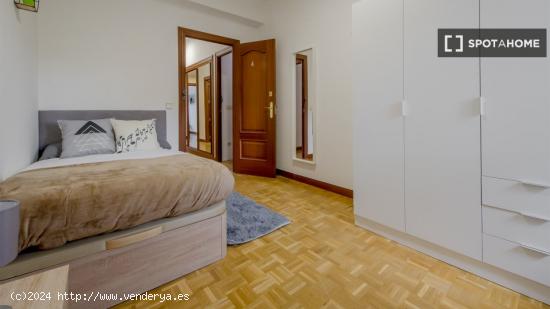 Se alquila habitación en piso compartido en Madrid - MADRID