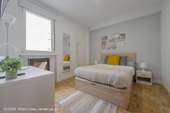  Se alquila habitación en piso compartido en Madrid - MADRID 