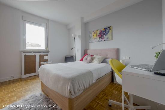  Se alquila habitación en piso compartido en Madrid - MADRID 