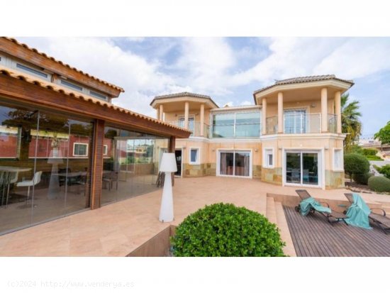 Villa en venta en Torrevieja (Alicante)