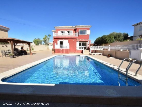 Villa en venta en Torrevieja (Alicante)