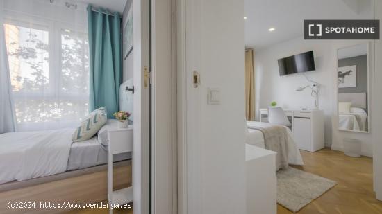 Se alquila habitación en piso compartido en Madrid - MADRID