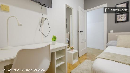 Se alquila habitación en piso compartido en Madrid - MADRID