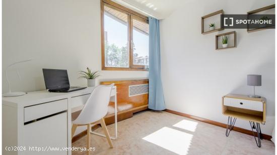 Se alquilan habitaciones en apartamento de 6 dormitorios en Retiro - MADRID