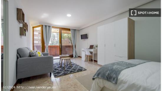 Se alquilan habitaciones en apartamento de 6 dormitorios en Retiro - MADRID