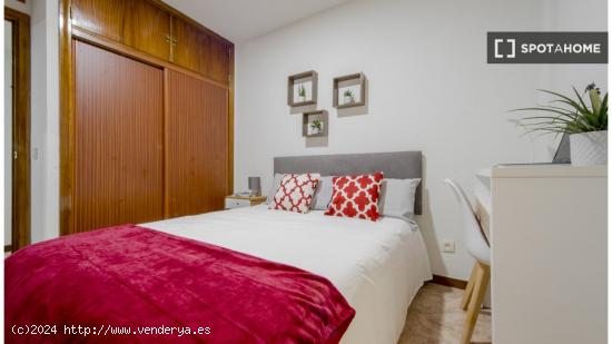 Se alquilan habitaciones en apartamento de 6 dormitorios en Retiro - MADRID