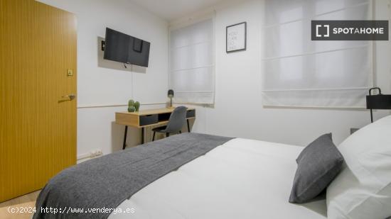 Alquiler de habitaciones en apartamento de 4 dormitorios en Atocha - MADRID