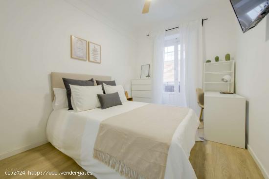  Alquiler de habitaciones en apartamento de 4 dormitorios en Atocha - MADRID 