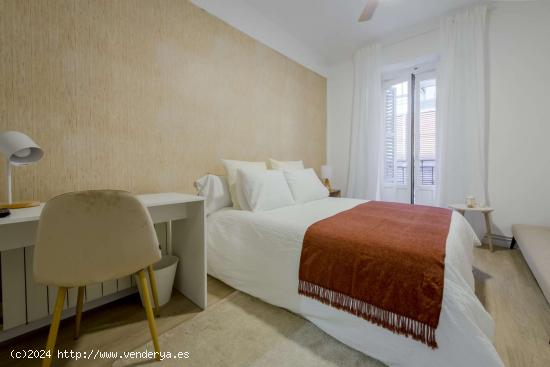  Alquiler de habitaciones en apartamento de 4 dormitorios en Atocha - MADRID 