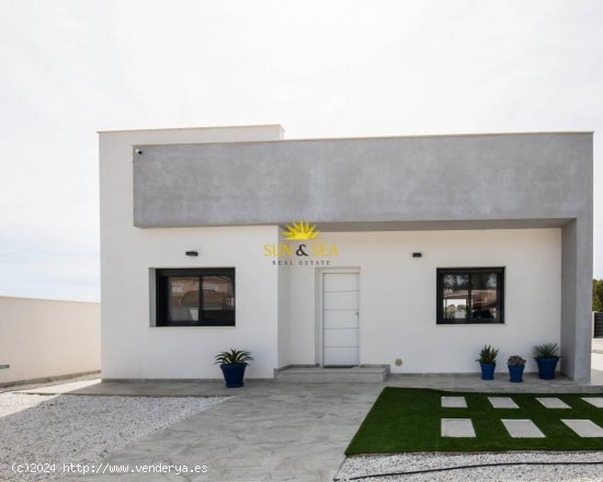 Villa en venta a estrenar en Pilar de la Horadada (Alicante)