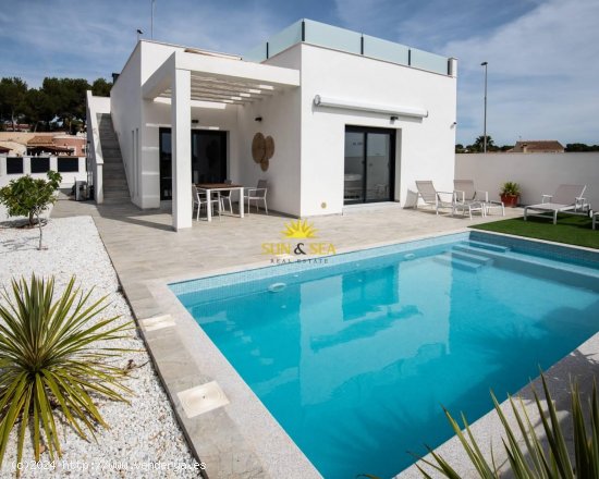 Villa en venta a estrenar en Pilar de la Horadada (Alicante)