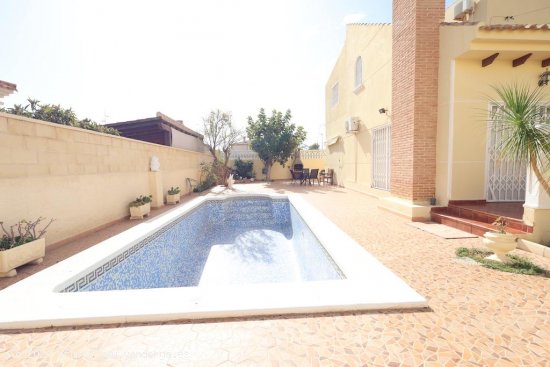 Chalet en venta en Orihuela (Alicante)