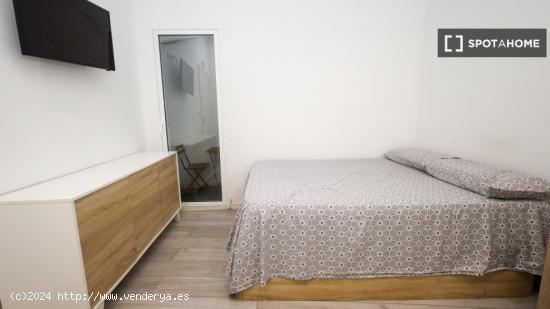 ¡Habitaciones en alquiler en piso de 5 habitaciones en Valencia! - VALENCIA