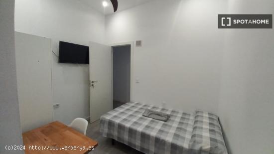 ¡Habitaciones en alquiler en piso de 5 habitaciones en Valencia! - VALENCIA