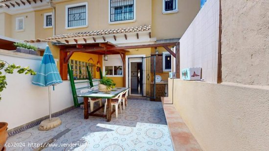 Chalet en venta en Torrevieja (Alicante)