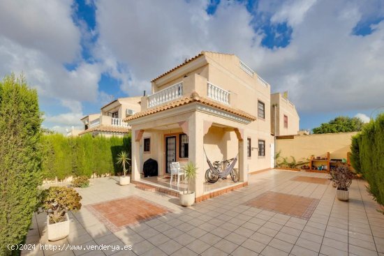 Chalet en venta en Torrevieja (Alicante)