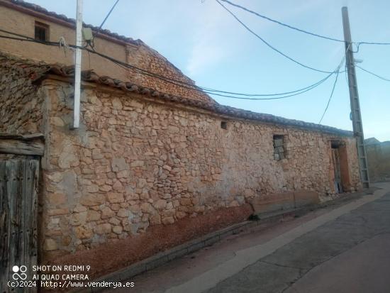 SE VENDE CASA DE PUEBLO PARA REFORMAR EN BAÑÓN - TERUEL